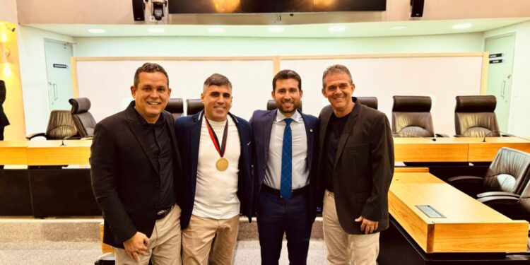 Por iniciativa de Michel Henrique, ALPB concede Comenda Talento Esportivo ao campeão mundial Leucinho Barbosa