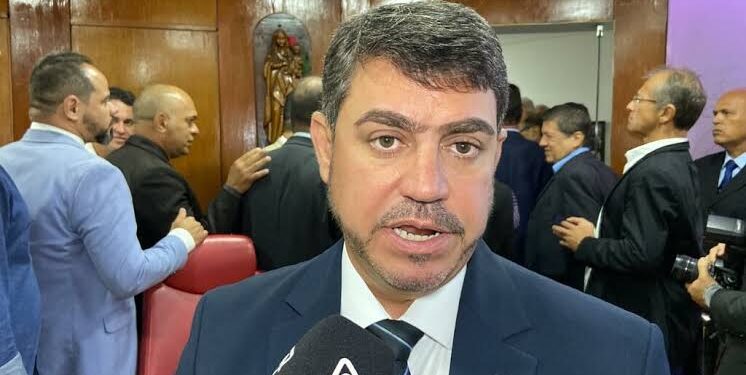 Vereadores alteram Lei Orgânica e Dinho deve ser reconduzido à presidência da CMJP