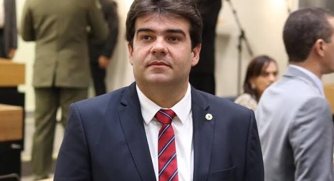 Articulação de Eduardo Carneiro deve levar bancada do Solidariedade a apoiar Hugo Motta à presidência da Câmara