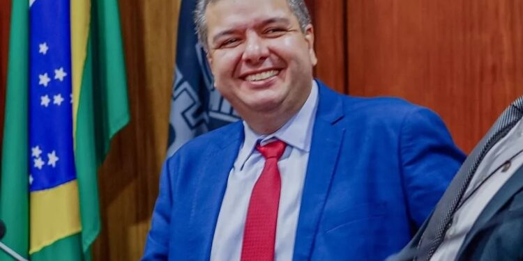 Bastidores: Diego Tavares “despista”, mas deve disputar vaga na Assembleia em 2026