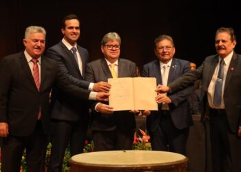 Adriano Galdino vai assumir Governo do Estado na próxima quinta