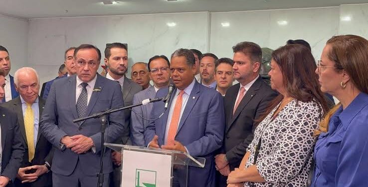 Candidato do PSD desiste de disputar presidência da Câmara para apoiar Hugo Motta