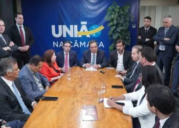 Elmar desiste e Hugo Motta vira candidato único à presidência da Câmara