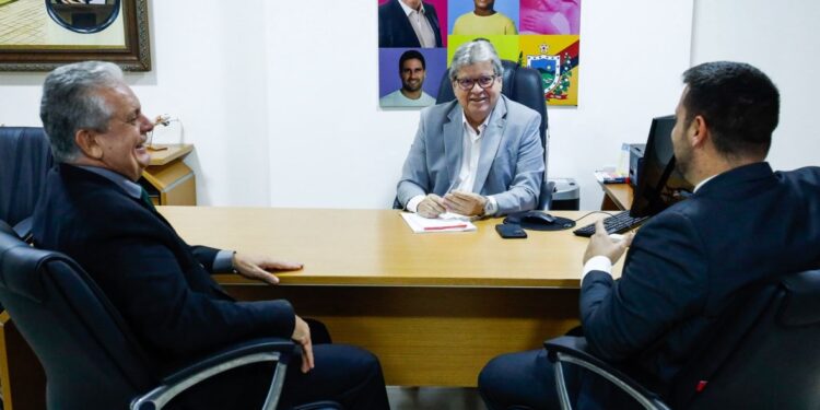 Bosco Carneiro e prefeito de Alagoa Grande deixam oposição e confirmam apoio a João