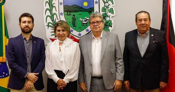 Exclusivo: após encontro com João Azevêdo, Michel Henrique vai ouvir base política para definir possível aliança