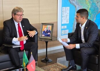 João Azevêdo vai à Brasília tentar reverter suspensão da Operação Carro-Pipa na Paraíba