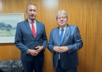 João Azevêdo vai novamente a Brasília e recebe garantia de ministro para os recursos da operação carro-pipa