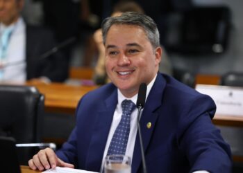 Efraim consegue aprovar empréstimo de R$366 milhões ao governo da Paraíba para a adutora Transparaíba
