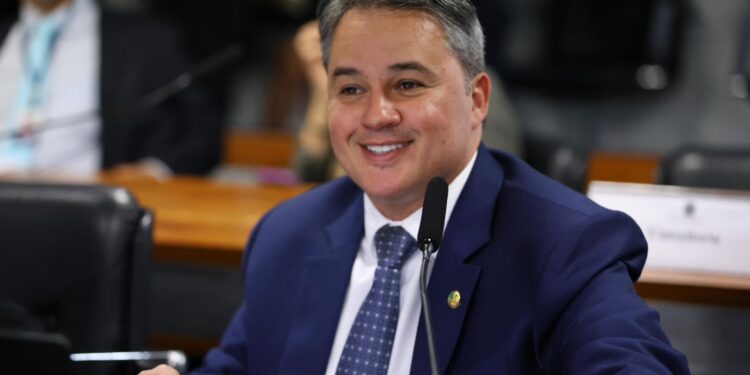 Efraim consegue aprovar empréstimo de R$366 milhões ao governo da Paraíba para a adutora Transparaíba