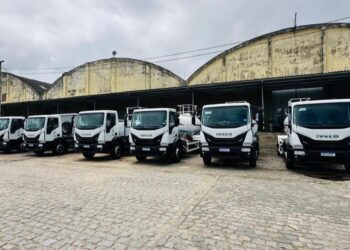 Articulação de Efraim leva caminhões Pipas e Caçambas para cidades da Paraíba