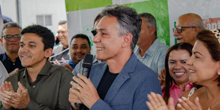 Emerson Panta realizou pagamento do 14º salário para servidores da Educação