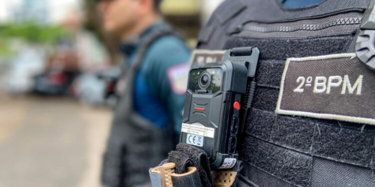 Policiais, agentes do Detran e bombeiros utilizarão câmeras corporais que gravam sem interrupções