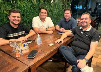 Bastidores: deputado e suplentes vão à mesa projetar cenários para 2026