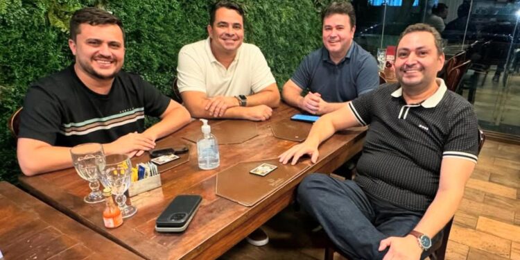 Bastidores: deputado e suplentes vão à mesa projetar cenários para 2026