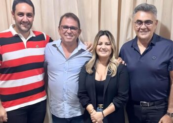 Márcio Roberto recebe prefeito e prefeita eleita de São José de Espinharas e reafirma parceria política e administrativa