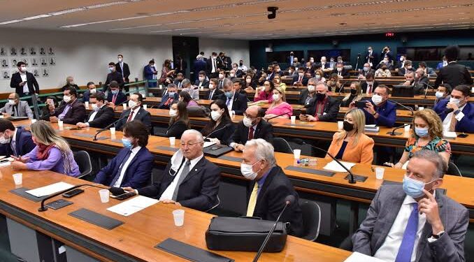 Paraíba pode perder duas cadeiras e quase meio bilhão em emendas com “reorganização” das bancadas na Câmara