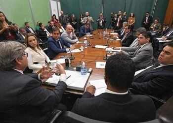 Bancada paraibana vota dividida em projeto que prevê castração química para pedófilos