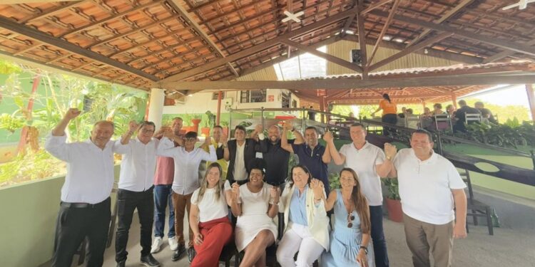 Saulo Germano reúne 14 nomes da oposição e situação e se credencia como favorito à presidência da CMCG