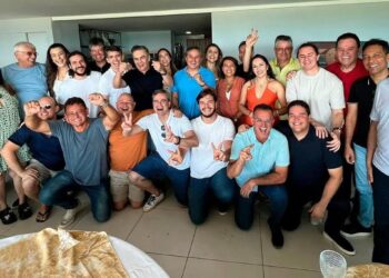 Oposição faz “confraternização” na casa de Efraim e projeta próximas eleições estaduais