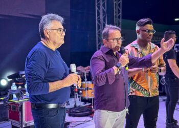 Ao lado de Netto e Thaise Gomes, Marcio Roberto participa do aniversário de São José de Espinharas e reafirma compromisso com o município