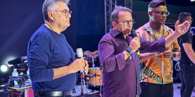 Ao lado de Netto e Thaise Gomes, Marcio Roberto participa do aniversário de São José de Espinharas e reafirma compromisso com o município