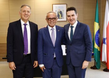 Cícero se reúne com ministro das Cidades e garante construção de novo residencial em JP com 200 unidades