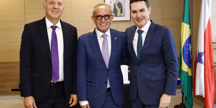 Cícero se reúne com ministro das Cidades e garante construção de novo residencial em JP com 200 unidades