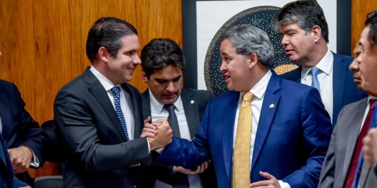 Bancada federal paraibana fecha apoio à candidatura de Hugo à presidência da Câmara
