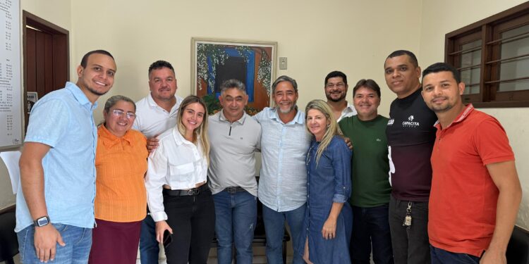 Prego batido: com apoio de 12 vereadores, mesa governista é protocolada com Adriano Matins no 1º biênio e Táxi no 2º