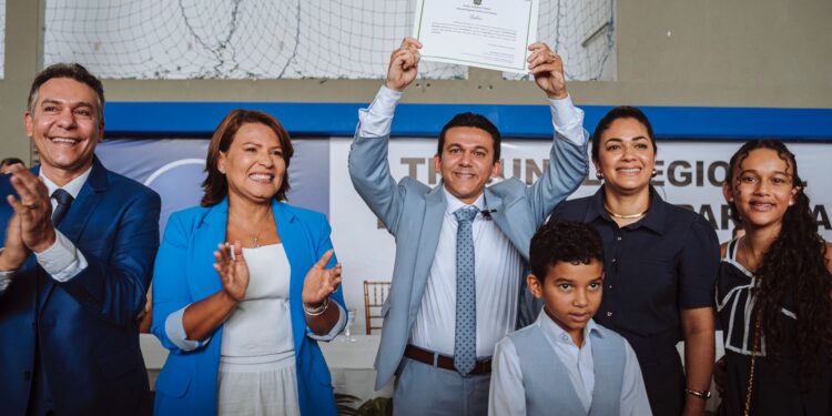 Jackson é diplomado prefeito de Santa Rita em cerimônia prestigiada no ginásio do Cest