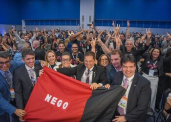 Eduardo Carneiro é eleito vice-presidente da Unale durante conferência da entidade no Rio de Janeiro