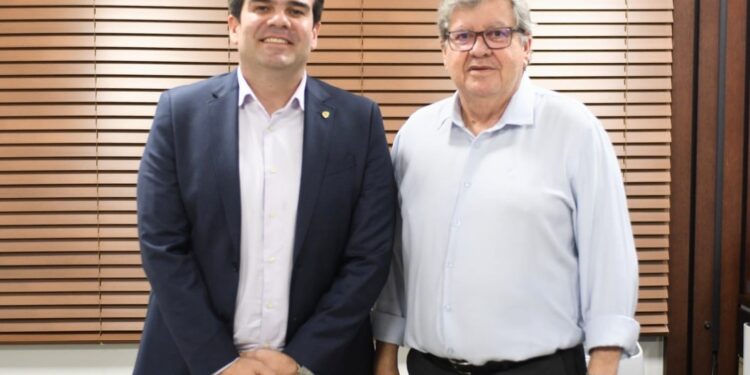 Eduardo Carneiro se reúne com o governador João Azevêdo e encaminha demandas de municípios da Paraíba