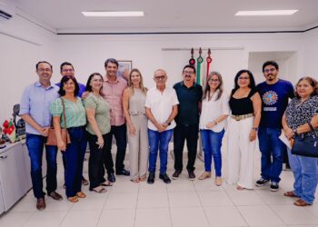 Cícero anuncia reajuste de 7,5% para professores