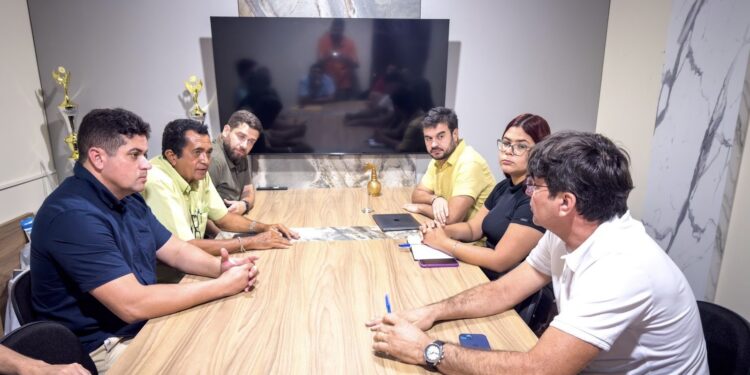Joaquim se reúne com Presidente do Comitê de Bacias Hidrográficas do Litoral Norte para discutir ações sobre o Rio Bandeira, em Mamanguape