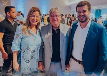 Governo do Estado anuncia pavimentação da estrada Itapororoca/Curral de Cima, após solicitação de Danielle do Vale