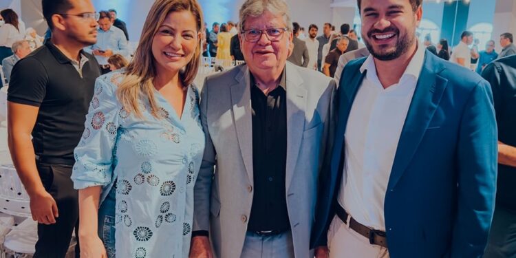 Governo do Estado anuncia pavimentação da estrada Itapororoca/Curral de Cima, após solicitação de Danielle do Vale