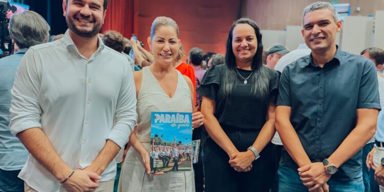 Danielle do Vale acompanha lançamento da revista “Paraíba da Gente” ao lado de prefeitos aliados