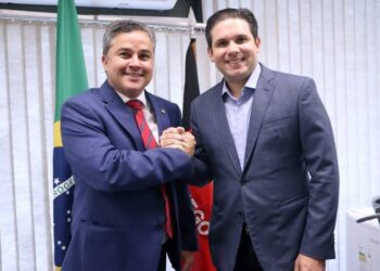 Efraim diz não ter “dificuldades” para votar em Hugo, mas acredita que ele não disputará Governo em 2026