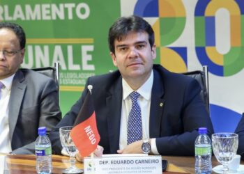 Eduardo Carneiro toma posse como vice-presidente da Unale, durante solenidade em Brasília