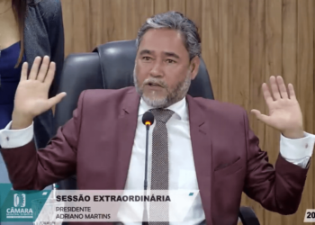 Em sessão conturbada, vereadores de Bayeux aprovam criação de novas secretarias e rejeitam verba indenizatória de R$7 mil