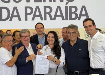 Articulação de Márcio Roberto viabiliza entrega de ônibus escolares para Malta, Paulista, Bom Sucesso e São José de Espinharás