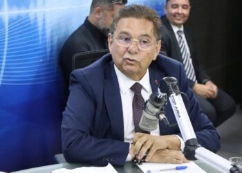Adriano sob o tom contra João Azevêdo e critica declaração sobre sucessor em 2026; ouça