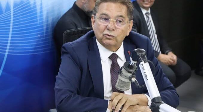 Adriano sob o tom contra João Azevêdo e critica declaração sobre sucessor em 2026; ouça