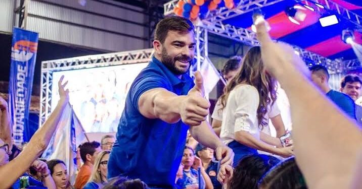 Prefeito paraibano nomeia pai, mãe e esposa como secretários do município