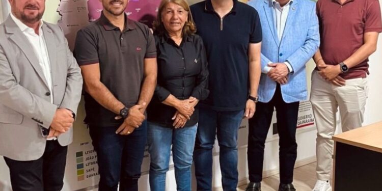 Eduardo Carneiro articula aproximação de prefeito do União Brasil com governo João