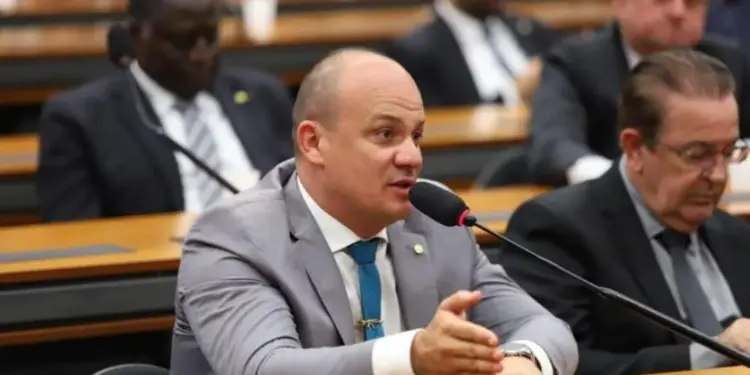 Cabo Gilberto revela bastidores do acordo entre Hugo Motta e bolsonaristas para eleição na Câmara