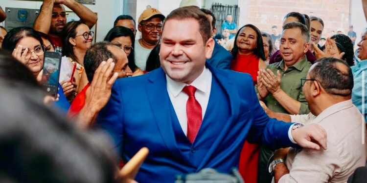 Alírio Filho toma posse como prefeito de Alagoinha e promete gestão voltada para o povo