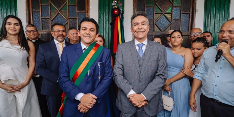 Em ato histórico, Emerson Panta passa a faixa de prefeito para Jackson em Santa Rita