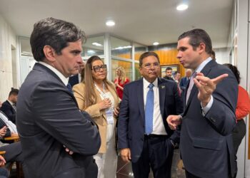 Adriano é recebido por Hugo Motta na presidência da Câmara para tratar de ações para o estado