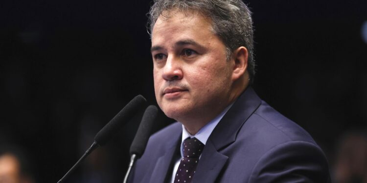 Efraim rebate João e afirma que oposição destinou recursos para segurança